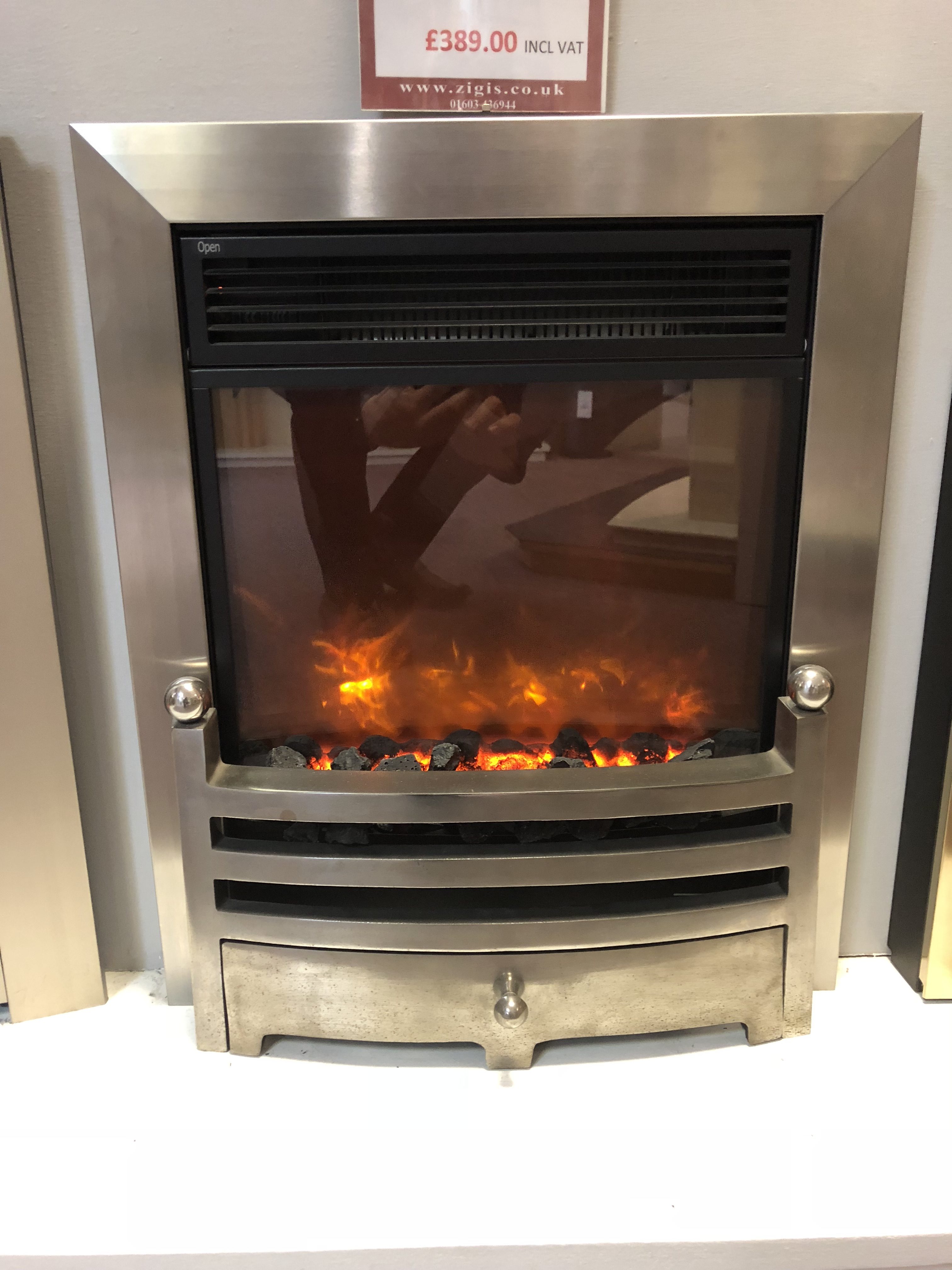 Celsi 16 Electriflame Bauhaus In Silver Electric Fire Norwich Norwich Showroom Celsi 16 Electriflame Bauhaus In Silver Electric Fire Was 389 Now 249