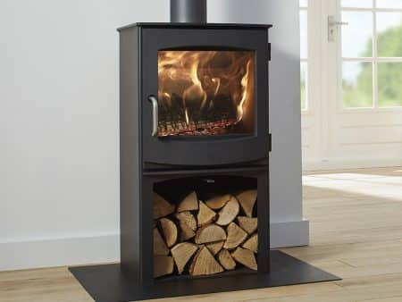 Ivar 5 store wood burning stove alight